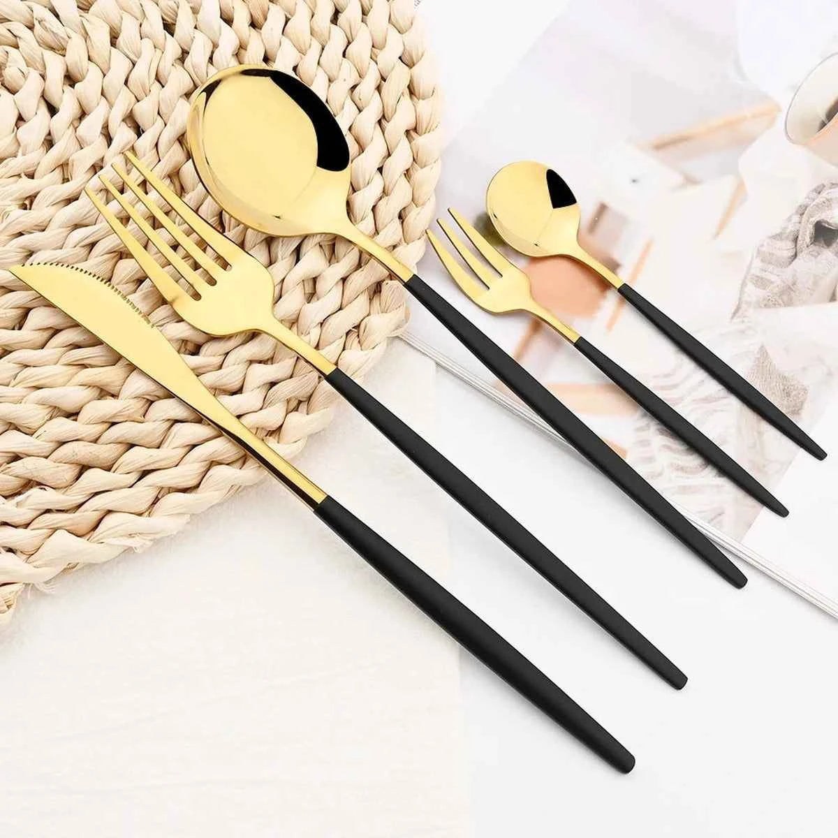 Ménagère 30 pièces bicolore noir et or en acier inoxydable : service complet avec couteaux, fourchettes et cuillères au design moderne