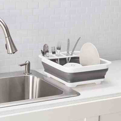 Égouttoir à vaisselle blanc et gris Compact Kitchen installé sur le rebord d'un évier en inox pour un séchage gain de place