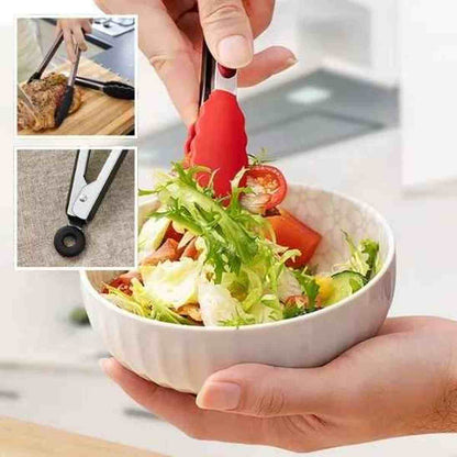 Pince de cuisine rouge avec embouts en silicone servant une salade, incluant des vues sur le système de verrouillage et la saisie de viande grillée.