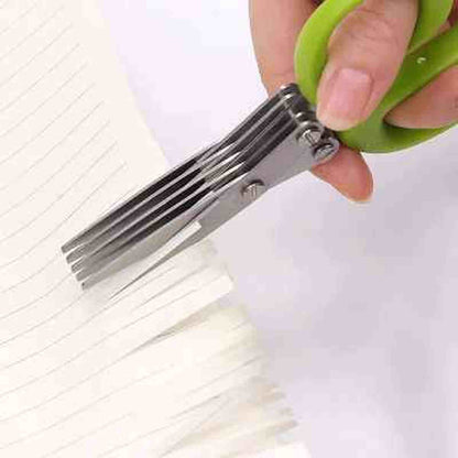 Démonstration de la découpe précise et rapide avec les 5 lames en acier inoxydable des ciseaux MultiLayersScissor